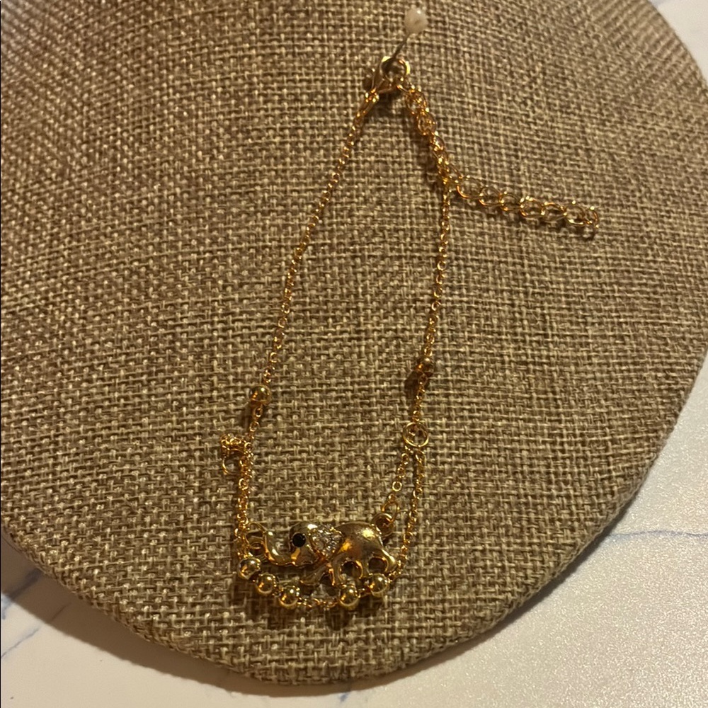 Elegant Gold colored Elephant ankle bracelet - Picture 4 of 4